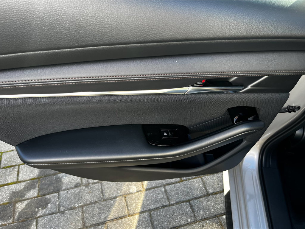 MAZDA 3 2.5L e-SKYACTIV G 140ps 6AT FWD Exclusive-line MAZDA 3 2.5L e-SKYACTIV G 140ps 6AT FWD Exclusive-line